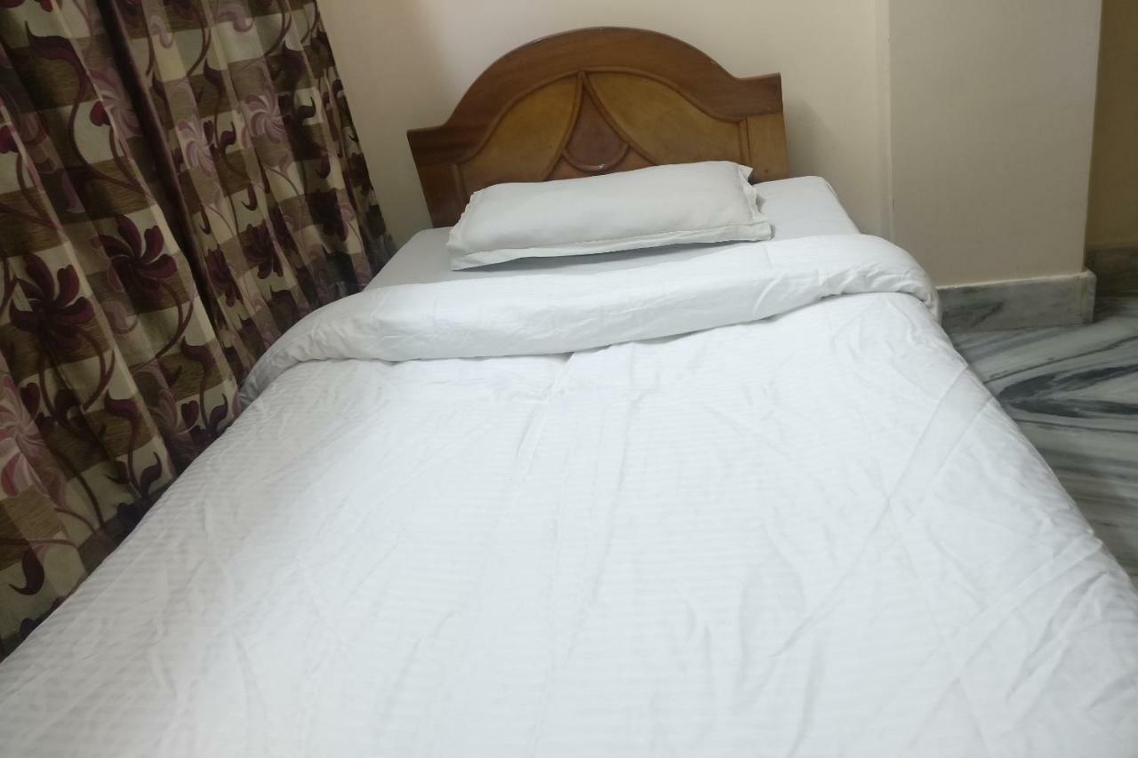 סילצ'אר Spot On 37646 Hotel Centre Palace מראה חיצוני תמונה